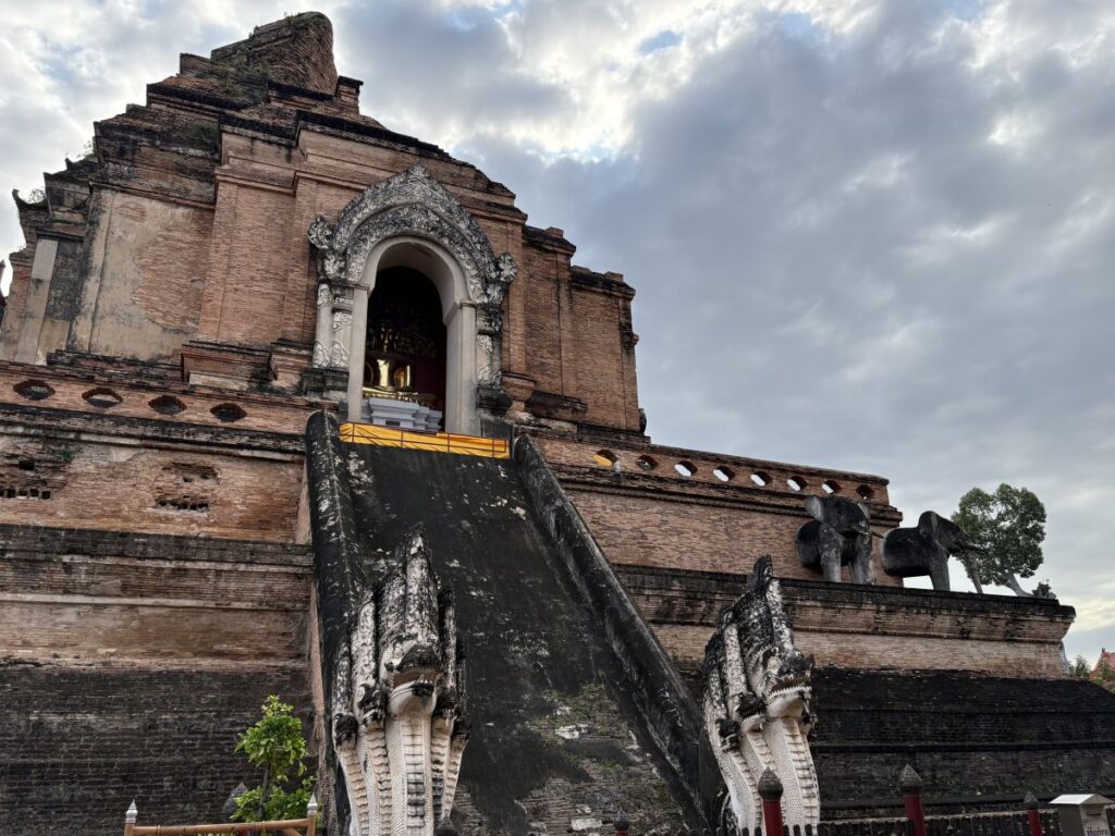 Beautiful Wat Chedi Luang a Chiang Mai Temple
