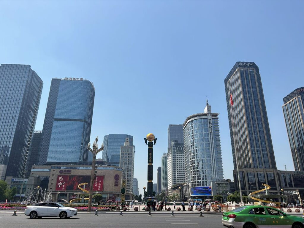Tianfu Square & Chairman Mao in the Heart of Chengdu